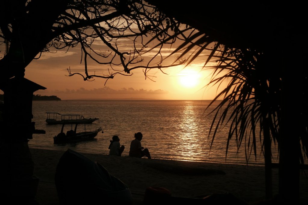 Phinisi Rental Bali: Luxury Phinisi Charter & Sunset Sails by Komodo Luxury