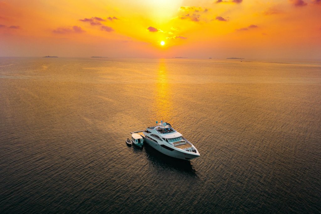 Phinisi Bali Honeymoon (Romantic Charter)
